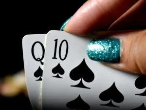 Thiên kiến khi đọc bài poker: đánh giá quá cao sức mạnh của bài, ảo tưởng về cặp bài cao nhất, phân tích Texas Holdem.