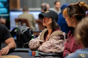 2026美國撲克公開賽現場，職業玩家在德州撲克比賽中專注對局