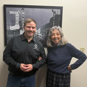 众议员Dina Titus 于拉斯维加斯办公室接受PokerNews 专访，讨论FAIR BET 法案与扑克税务议题。