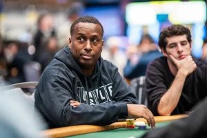 Maurice Hawkins, người sở hữu 24 chiếc nhẫn vàng WSOP, đã nộp đơn xin phá sản nhằm trốn tránh các khoản nợ poker lên tới hàng trăm nghìn đô la.