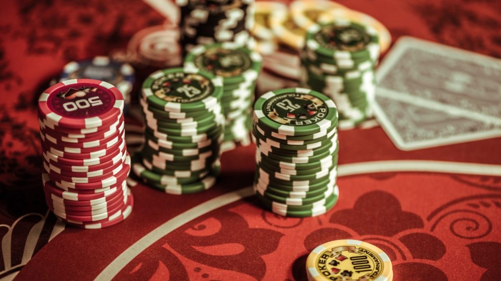 poker incomplete information decision uncertainty range EV strategy Texas Holdem analysis