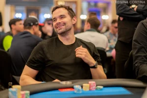 Alan Keating thắng lớn với giải thưởng 1,2 triệu đô la trong một ván bài Texas Hold'em tiền mặt với mức cược cao.