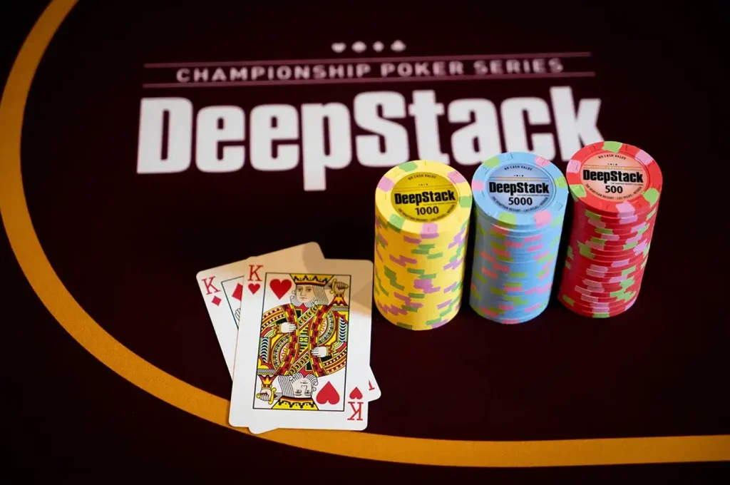 Giải đấu Venetian DeepStack Championship 2026, bộ bài poker, chip và bài, Las Vegas