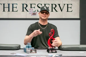Ronnie Day, nhà vô địch poker tại bàn chung kết The Reserve Club 2026, đã giành chiến thắng.