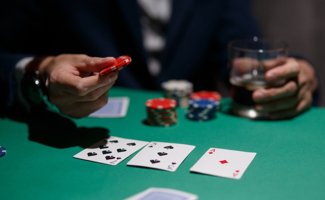 This poker betting line strategy illustration shows how the flop, turn, and river are connected into a complete decision plan.