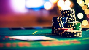 Poker trực giác sai lầm, quyết định sai lầm, cảm xúc thiên vị, chiến lược Texas Holdem, phân tích ván bài