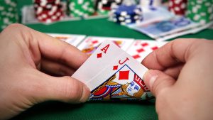 Trực giác về phạm vi bài poker, đọc bài, nhận dạng mẫu, tốc độ ra quyết định trong Texas Holdem.