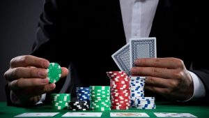 Tốc độ tư duy trong poker so với quá trình ra quyết định chất lượng trong chiến lược Texas Holdem.