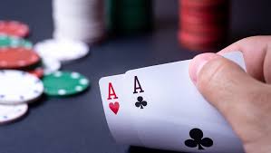 Poker Cannot Fold Leak 德州撲克最後一街不會棄牌示意圖，展示玩家如何因為不甘心、沉沒成本與錯誤 Hero Call 持續流失EV