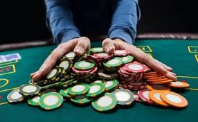 Poker All-in Strategy: A diagram illustrating the decision-making process for an all-in in Texas Hold'em, showing how to make judgments based on stack depth, hand strength, range, and Fold Equity.