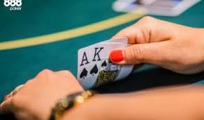 Phân tích hành vi phát hiện bluff của người chơi poker trong trò chơi Texas Holdem.
