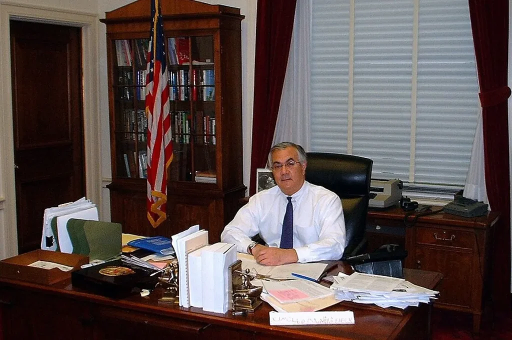为线上扑克合法化奋斗的前国会议员Barney Frank 逝世