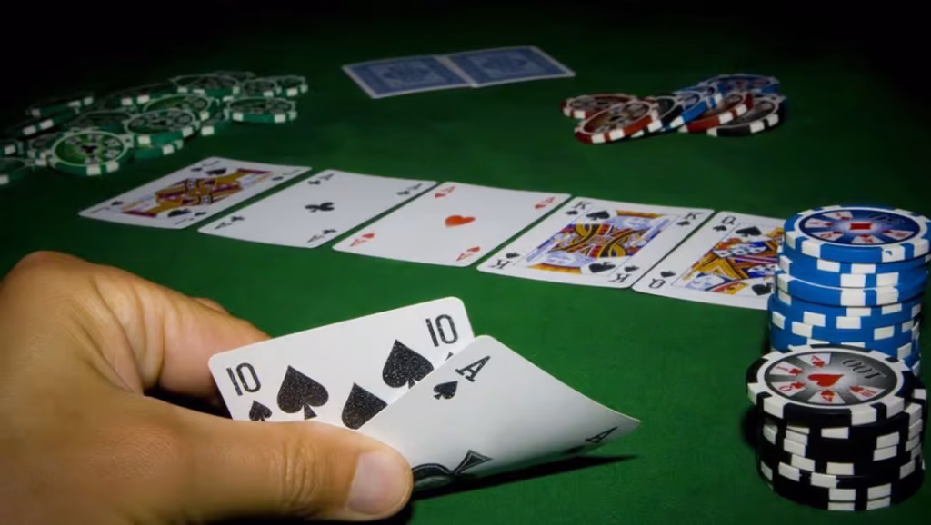 Chiến lược quyết định ở vòng River trong Poker: Sơ đồ minh họa quá trình quyết định ở vòng River trong Texas Hold'em, thể hiện giá trị cuối cùng trên bàn và các quyết định bluff.