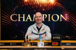 Tobias Schwecht赢得首座Triton冠军