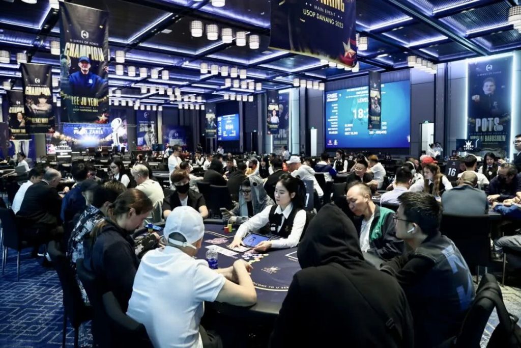 Wu Chengshan is leading the USOP Ha Long Bay Mini Main Event Group A.