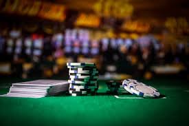 Poker Downswings Strategy 德州撲克逆境策略示意圖，展示連輸與心理壓力下的決策