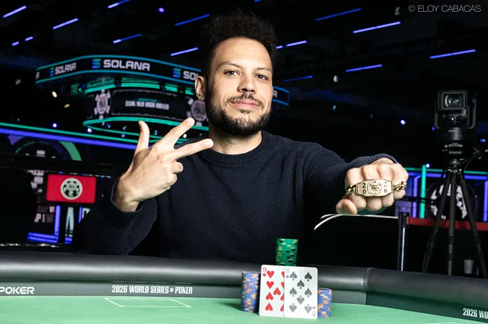 Tứ quý và đôi Át: Dennis Weiss may mắn giành được chiếc vòng tay vàng WSOP thứ ba của mình.