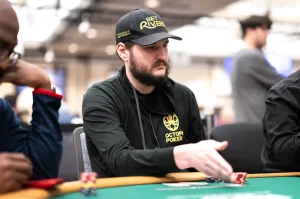 Một thí sinh mới đến từ Hellmuth đã xuất hiện tại Giải vô địch Poker thế giới (World Series of Poker).