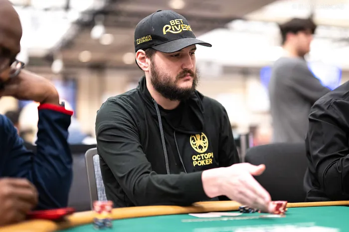 Một thí sinh mới đến từ Hellmuth đã xuất hiện tại Giải vô địch Poker thế giới (World Series of Poker).