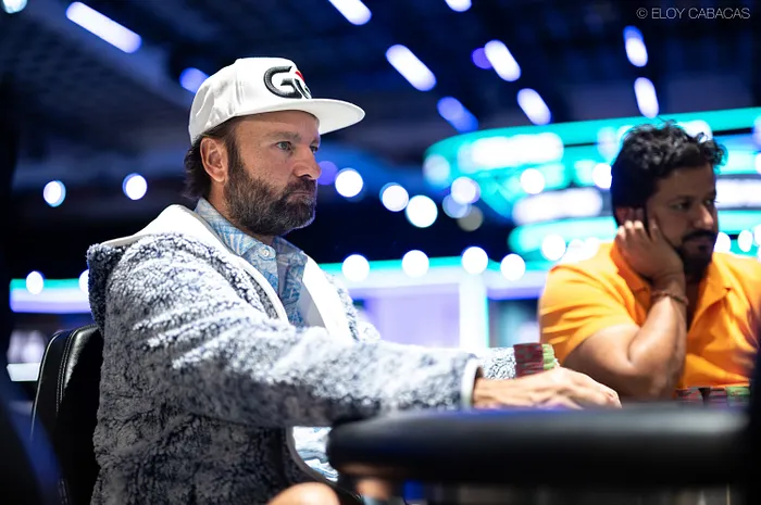 Negreanu đã mất hầu hết số chip của mình ngay từ những phút đầu tiên của giải đấu $50K Poker Players Tournament.