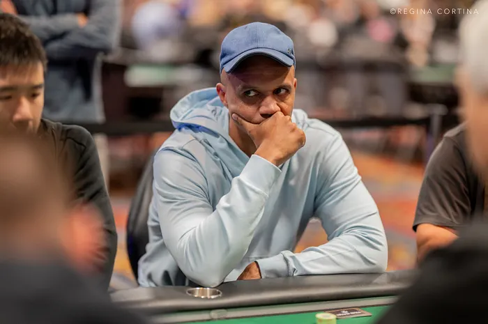 Phil Ivey nắm giữ một lượng chip lớn khi vòng loại trực tiếp giải thưởng của giải WSOP Poker Players Tournament kết thúc.