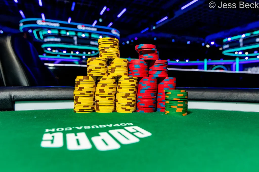 Calvin Anderson đang dẫn đầu cuộc đua giành chức vô địch WSOP 10K Razz Championship năm 2026.