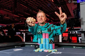 WSOP 主赛决赛选手Braxton Dunaway 经历「云霄飞车」夺得第二条金手链