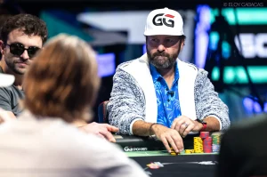 Daniel Negreanu đã tiến vào vòng bán kết của giải đấu WSOP $250,000 High Roller năm 2026.