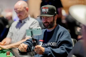Daniel Negreanu held a large chip stack at the WSOP $100K final table.