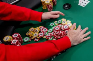 Tại phiên điều trần của Sở Thuế vụ Mỹ (IRS), các người chơi poker đã nhất trí phản đối thuế đánh vào hoạt động đánh bạc "ảo".