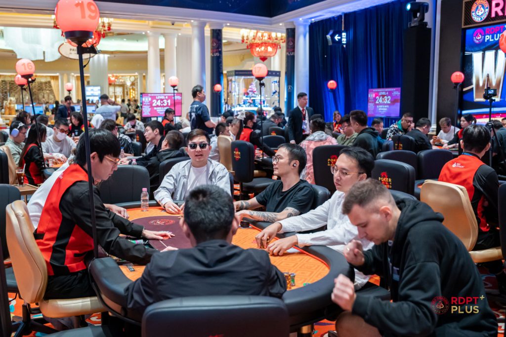 蒋子聪领跑红龙杯PLUS主赛Day1B，徐杰明排名第二晋级