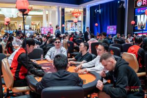 Jiang Zicong leads Red Dragon Cup Plus Main Event Day 1B, Xu Jieming ranks second and advances.