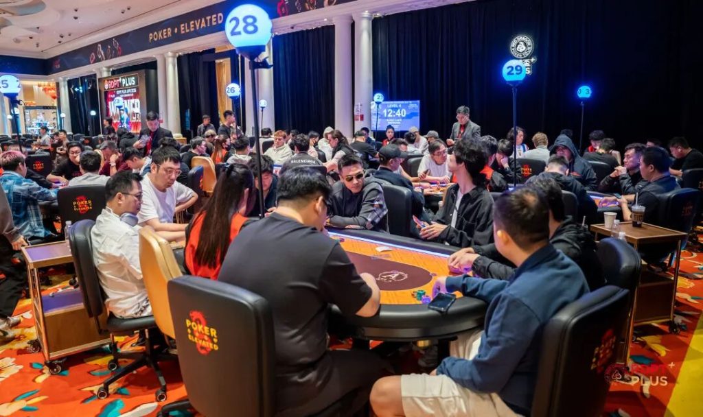 37 players advanced to the second round of the Red Dragon Cup PLUS Awakening opening tournament.