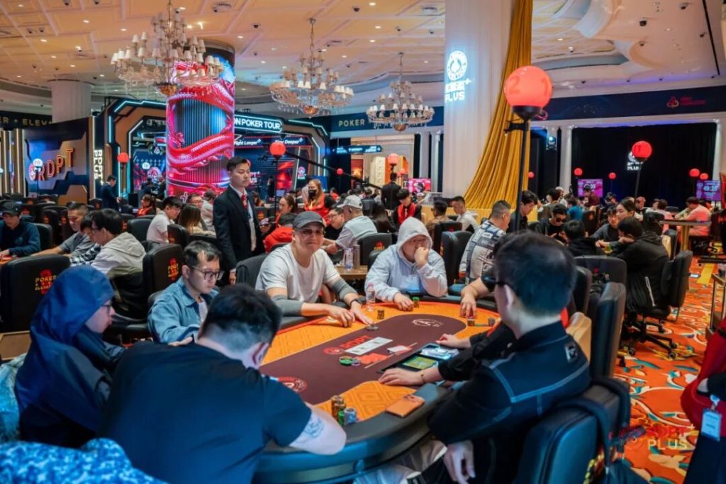 张馨月以82.5万记分牌领跑红龙杯PLUS主赛Day1C