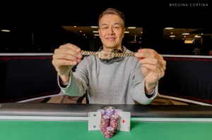 She Wong夺2026 WSOP Event #100 Super Turbo首条金手链