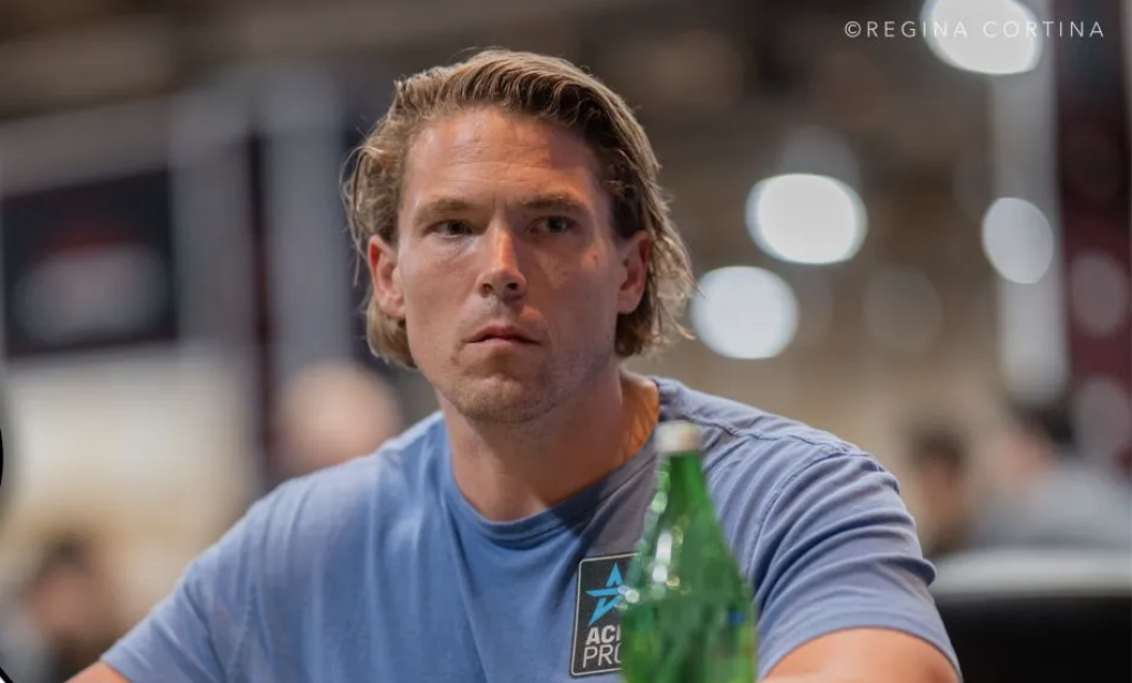 Alex Foxen dẫn đầu ngày thứ 2 của sự kiện chính WSOP 2026.