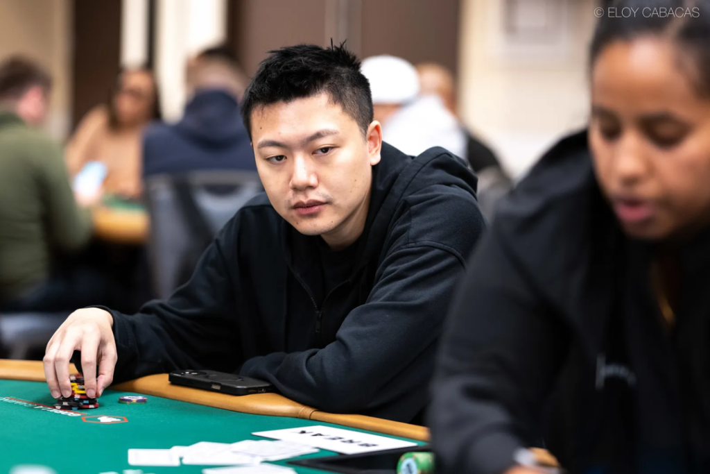 Ngày 2 Giải đấu chính WSOP 2026 ABC: Tuyển thủ người Trung Quốc Zhang Yang tiến vào vòng tiếp theo.