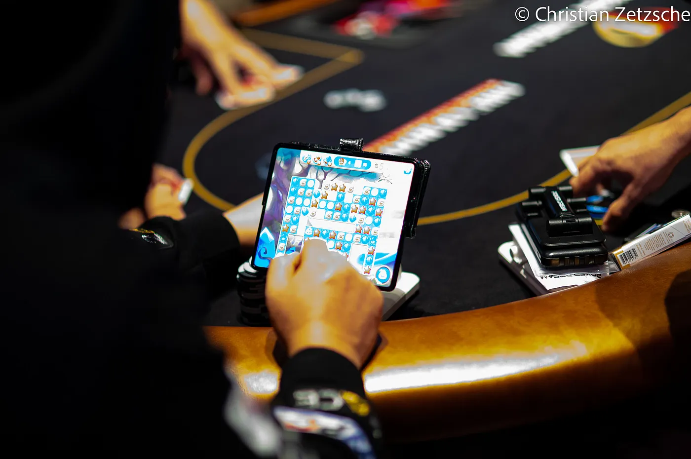 Is a cell phone ban the answer to major poker cheating allegations?