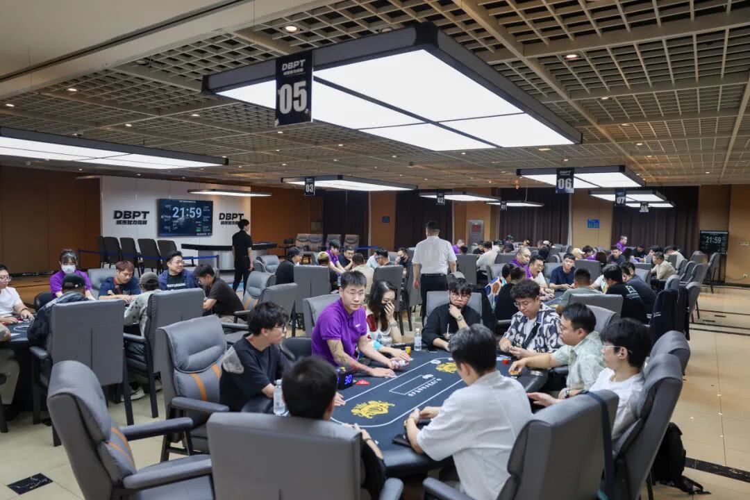 DBPT S3主赛A组兴哥88.8万记分牌领跑25位晋级选手