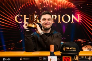 Alex "Pwndidi" Theologis đã chinh phục bàn chung kết toàn sao để giành chức vô địch Triton đầu tiên trong sự nghiệp.