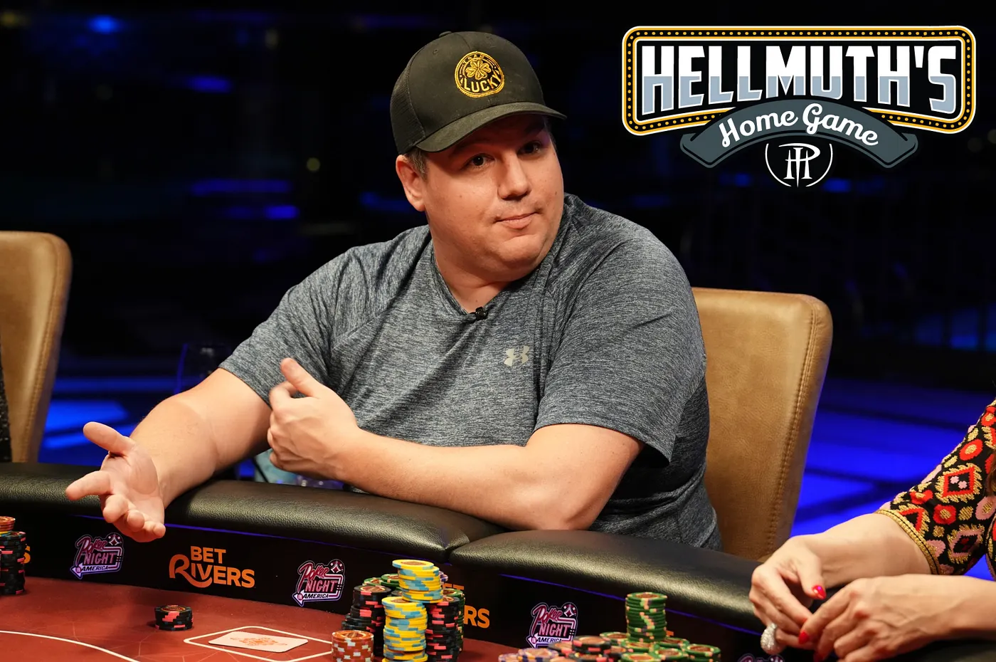 Shaun Deeb đã chơi một ván bài chậm với Phil Hellmuth và Jennifer Tilly với tổng tiền thưởng là 82.000 đô la.